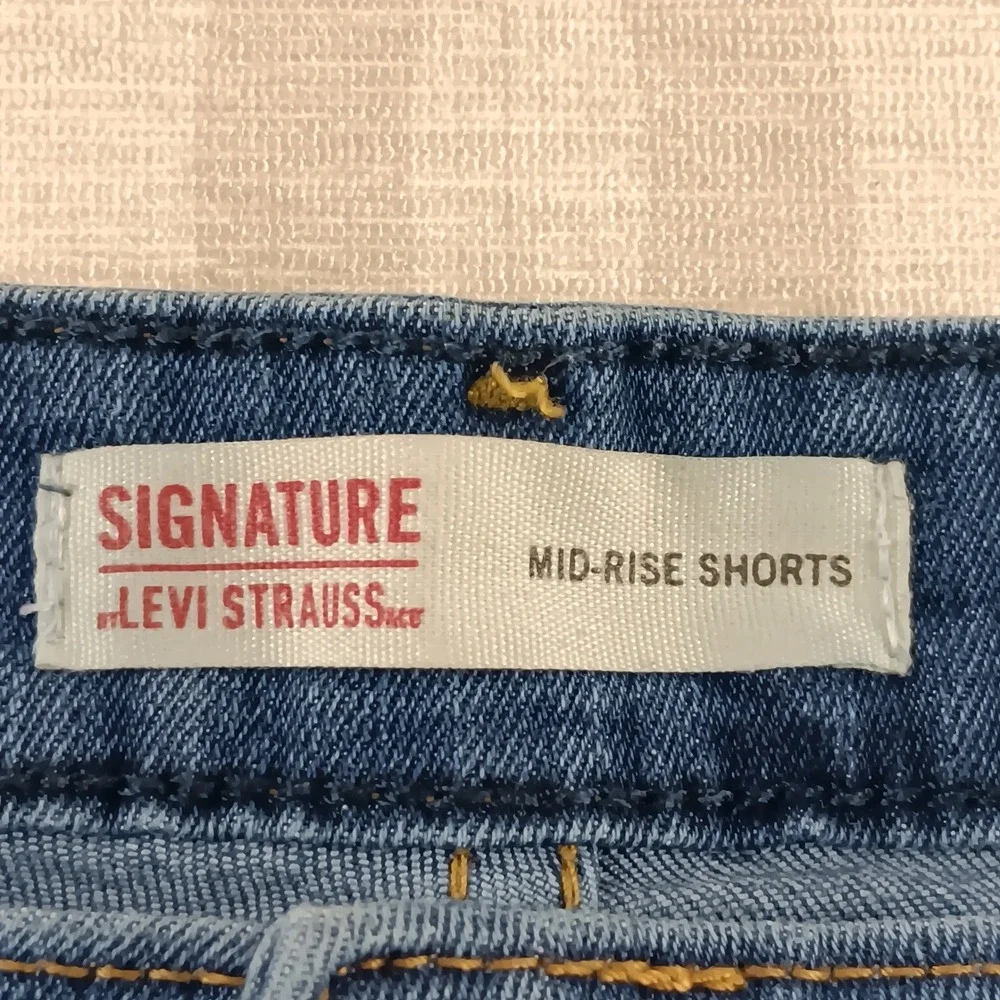 Signature by Levi Strauss Women Mid Rise Denim Shorts Cuffed Blue Size 12 - Picture 6 of 9